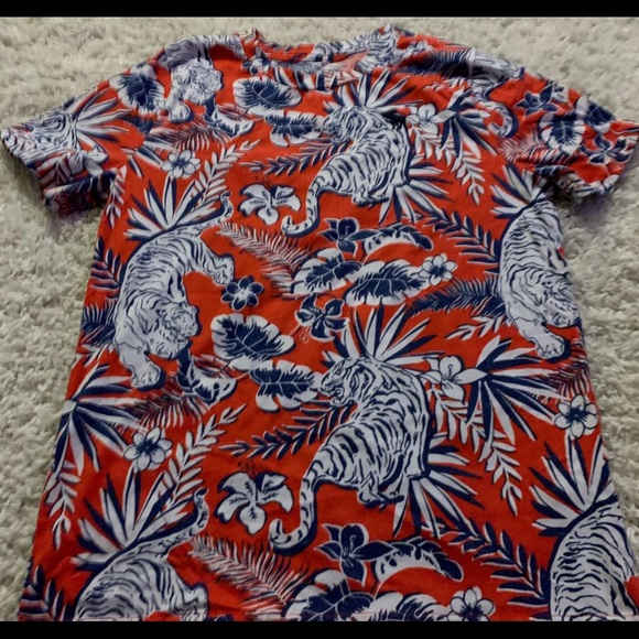 kids T-shirt .. size 13/14 - Picture 1 of 2